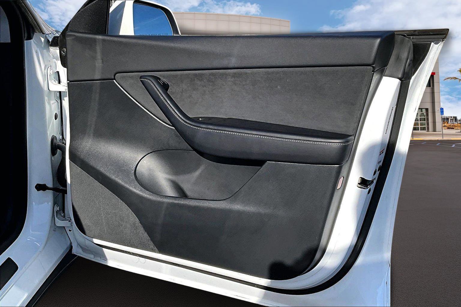 Used 2022 Tesla Model Y Long Range image 22