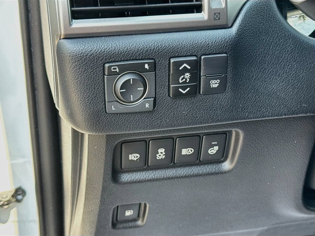 Used 2023 Lexus GX 460 Premium w/ Premium Package AWD/4WD image 11