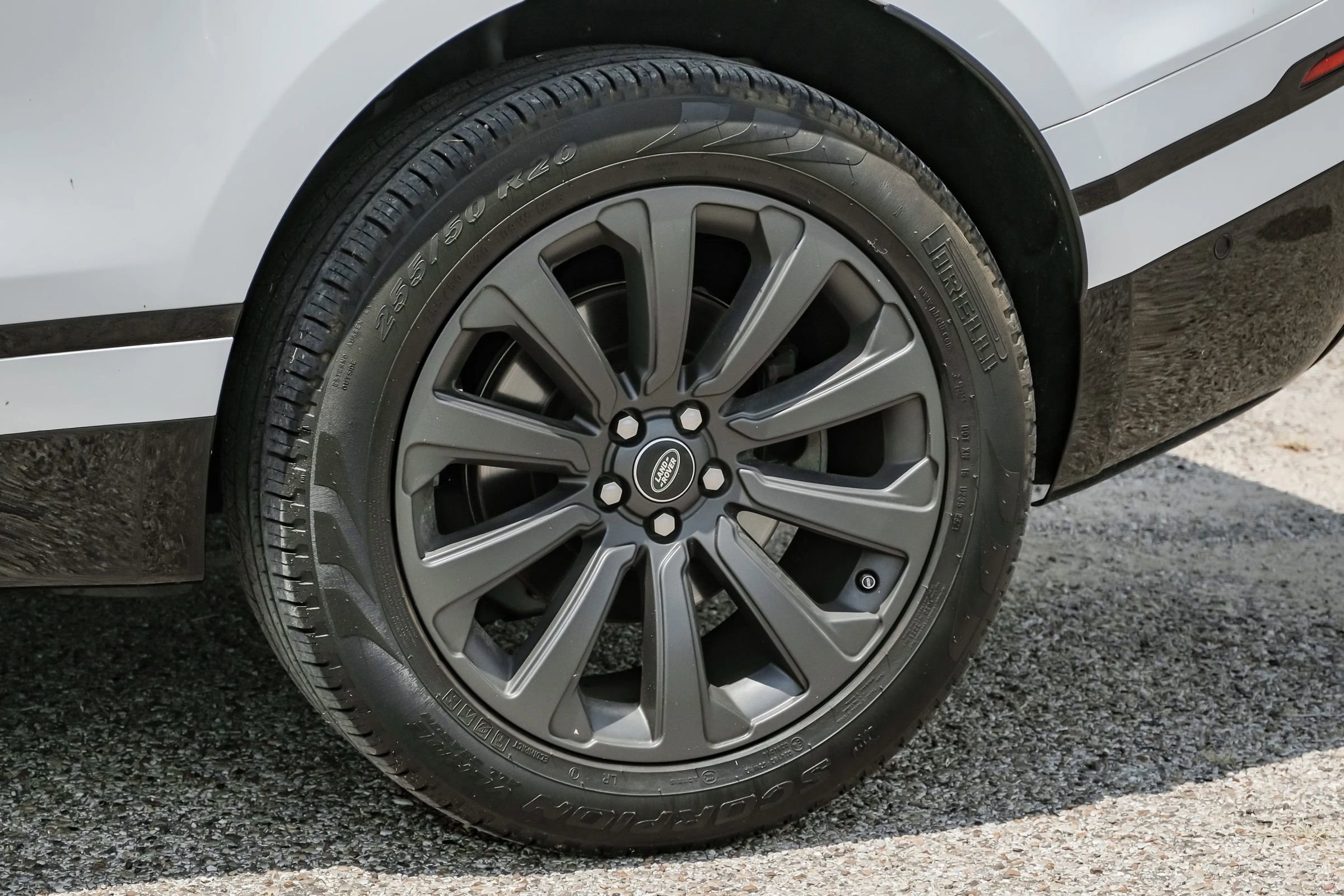 Used 2018 Land Rover Range Rover Velar R-Dynamic SE image 52