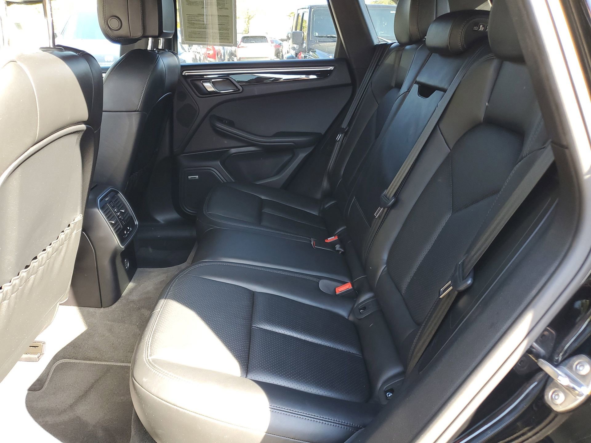 Used 2018 Porsche Macan S image 11