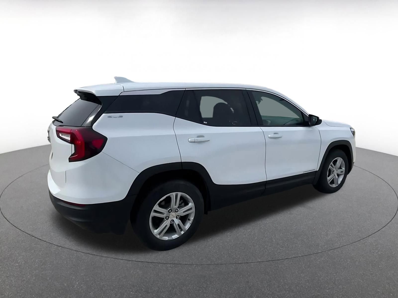 Used 2024 GMC Terrain SLE image 15