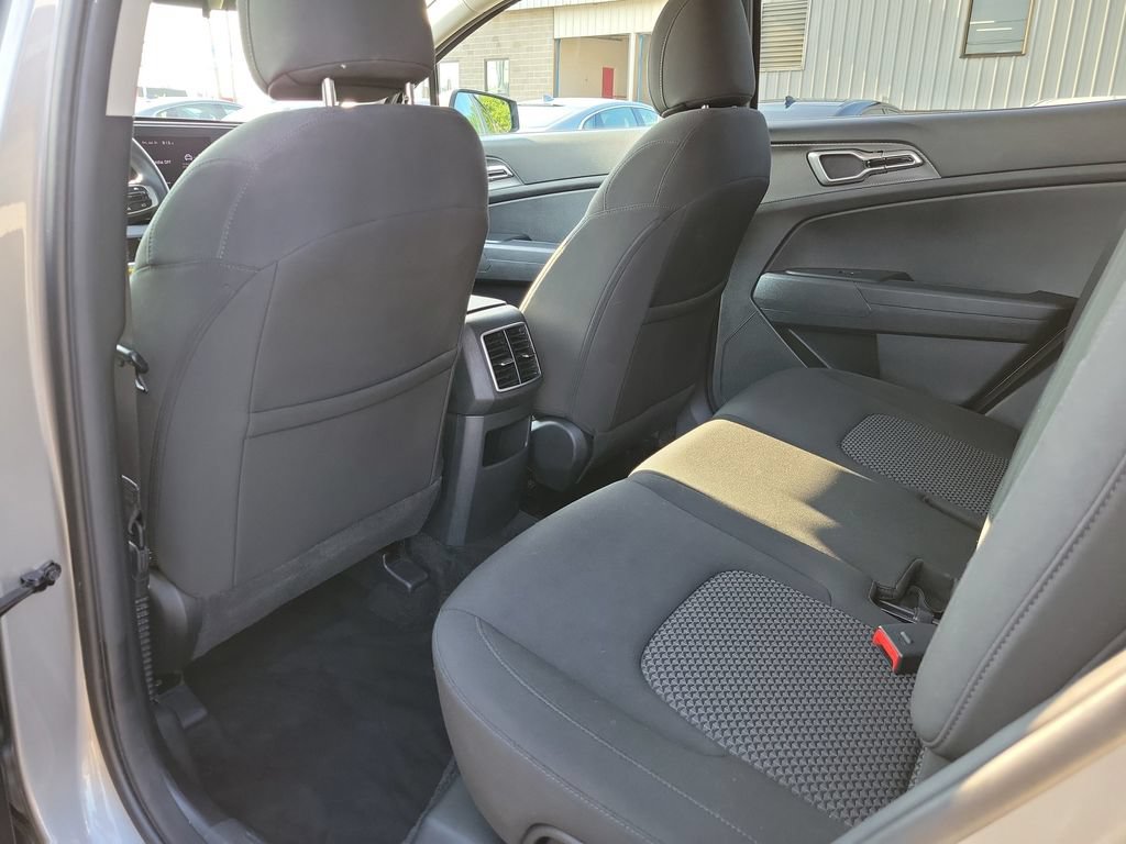 Used 2024 Kia Sportage LX AWD/4WD image 16