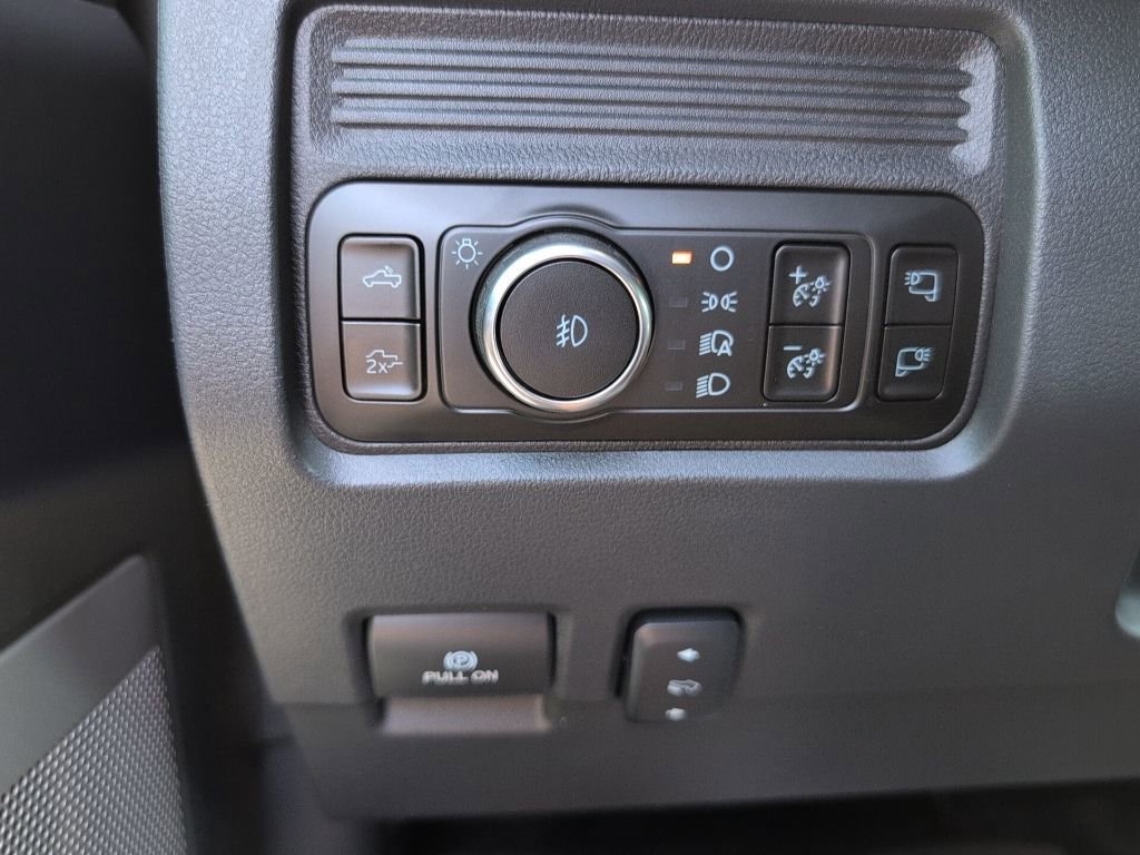 Certified 2025 Ford F250 Lariat w/ Tremor Off-Road Package image 24