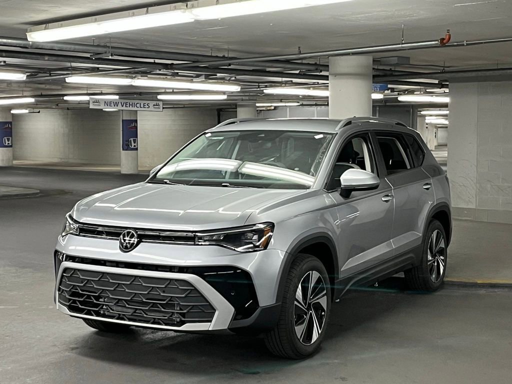 New 2025 Volkswagen Taos SE image 3