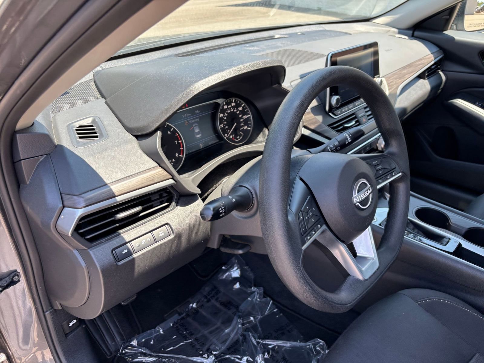 Used 2025 Nissan Altima 2.5 SV FWD image 35