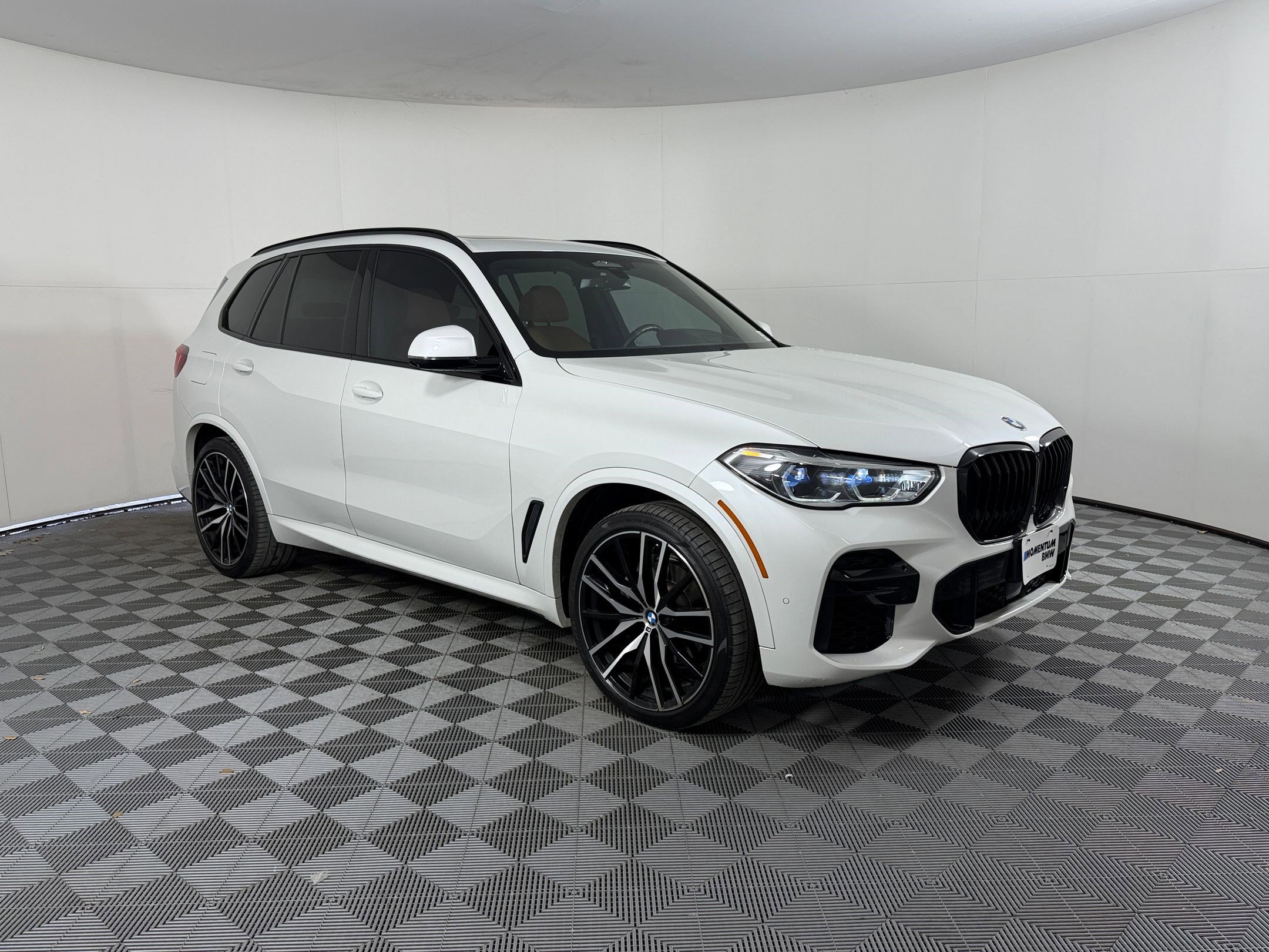 Used 2022 BMW X5 xDrive40i w/ M Sport Package AWD/4WD image 7
