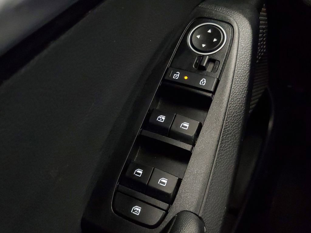 Used 2025 Kia Seltos S image 16