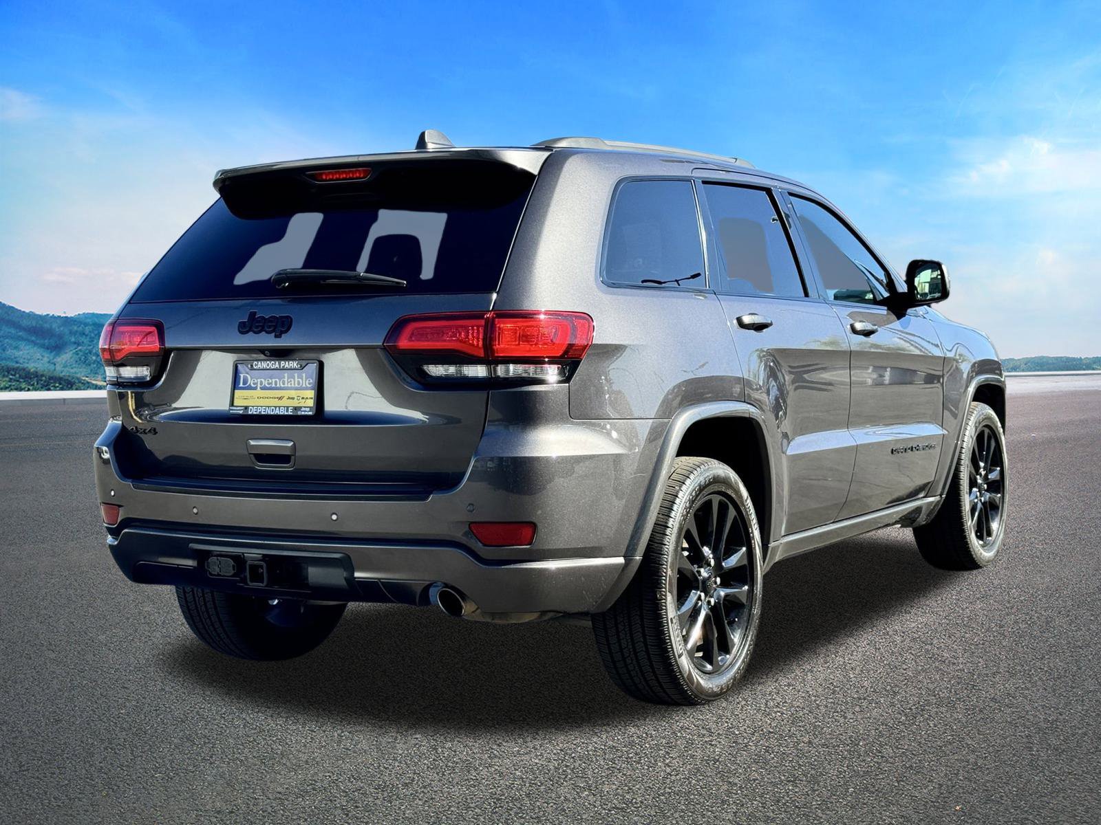 Used 2018 Jeep Grand Cherokee Altitude image 9