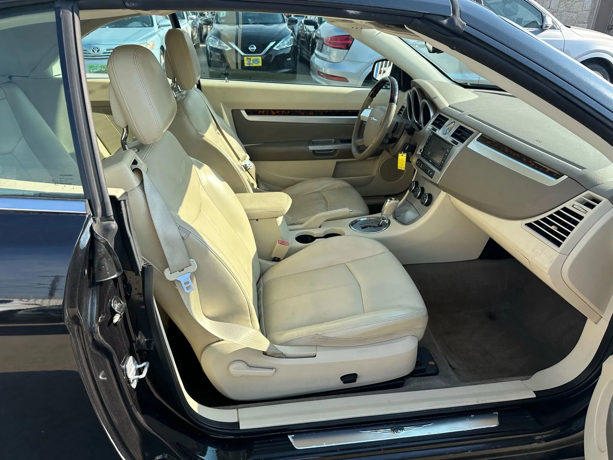 Used 2010 Chrysler Sebring Limited image 16