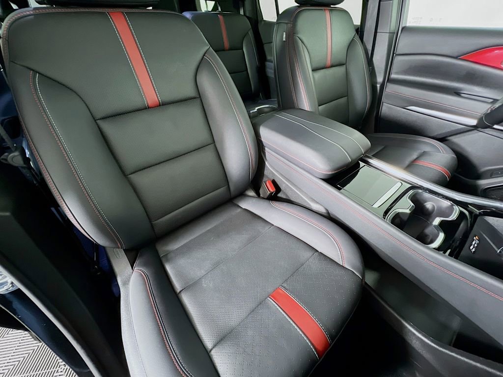 Used 2024 Chevrolet Traverse RS image 30