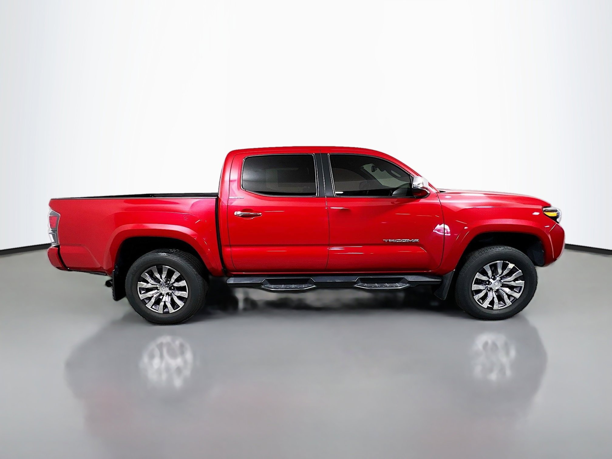 Used 2022 Toyota Tacoma Limited image 3