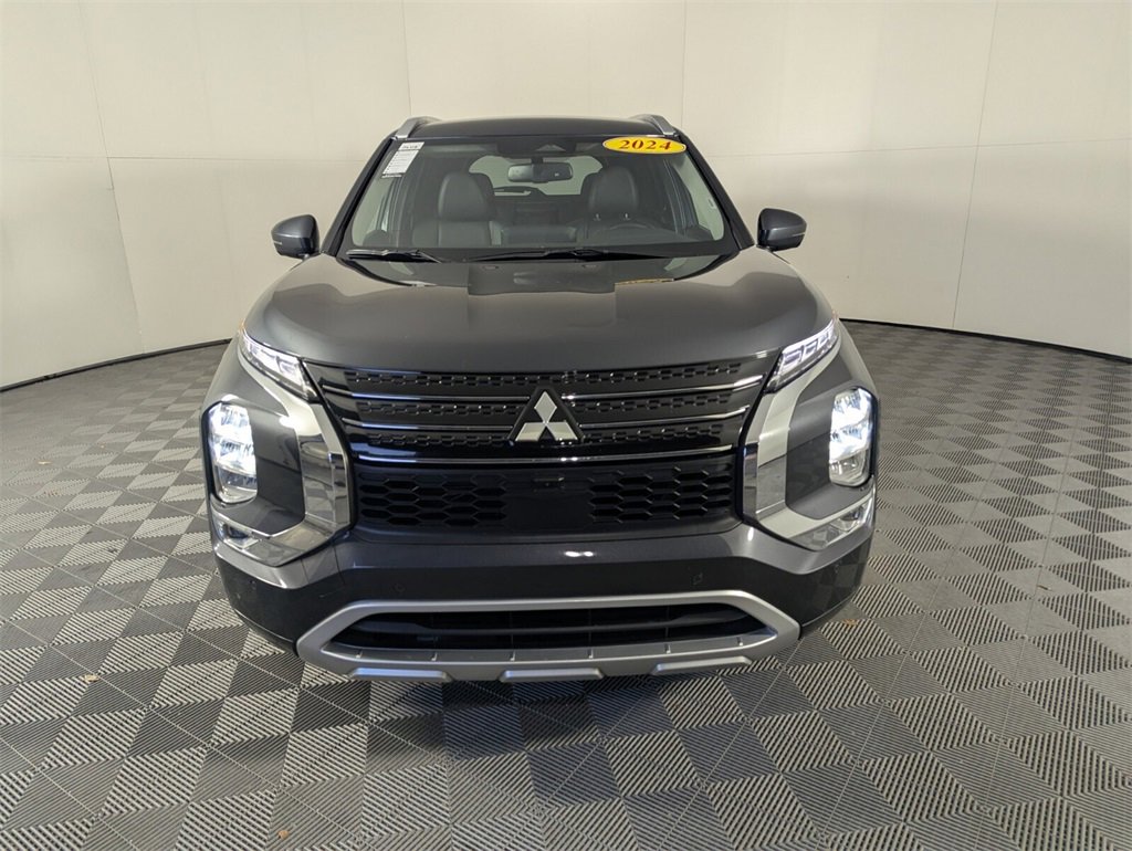 Used 2024 Mitsubishi Outlander SEL image 3