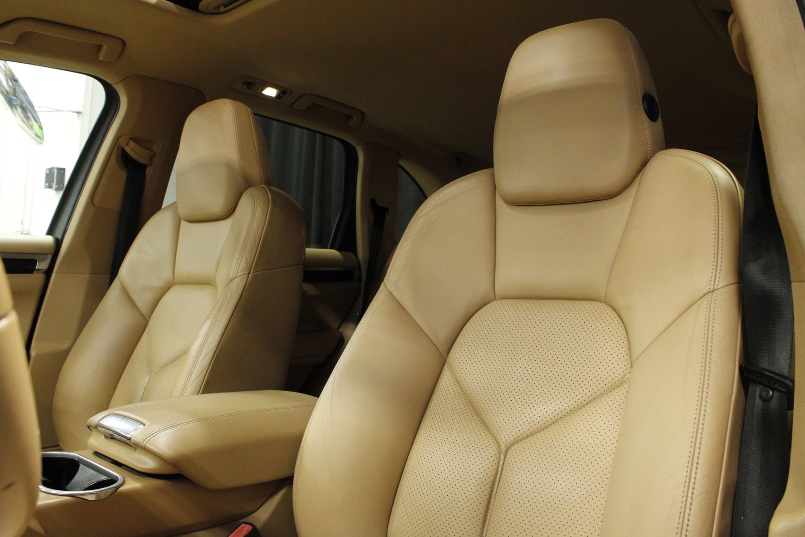 Used 2011 Porsche Cayenne S AWD/4WD image 19