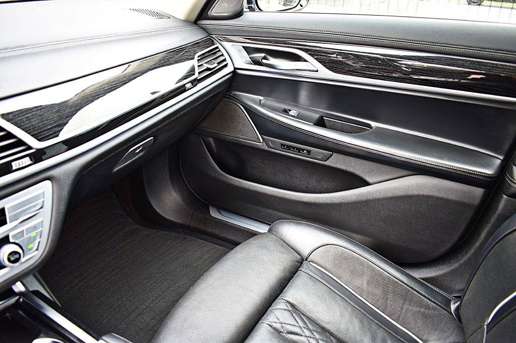 Used 2022 BMW 740i RWD image 36