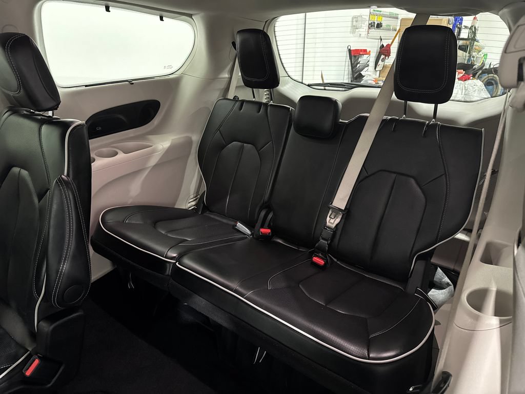 Used 2024 Chrysler Pacifica Limited FWD image 19