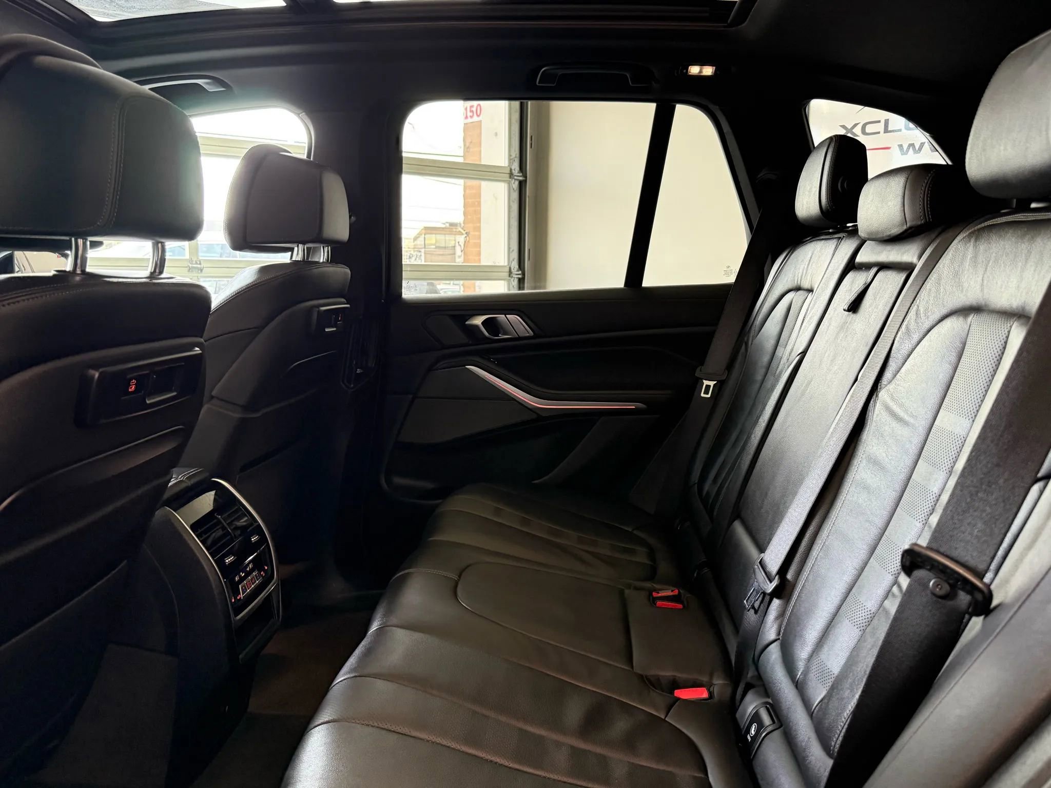 Used 2019 BMW X5 xDrive40i w/ Luxury Seating Package AWD/4WD image 29