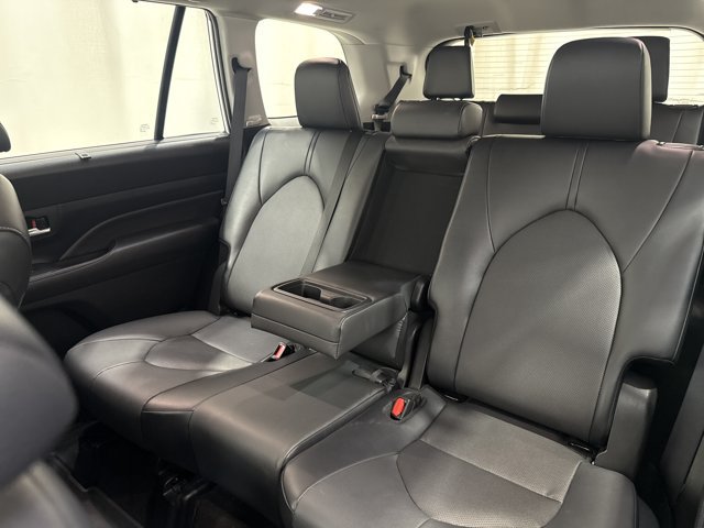 Used 2024 Toyota Grand Highlander AWD image 13