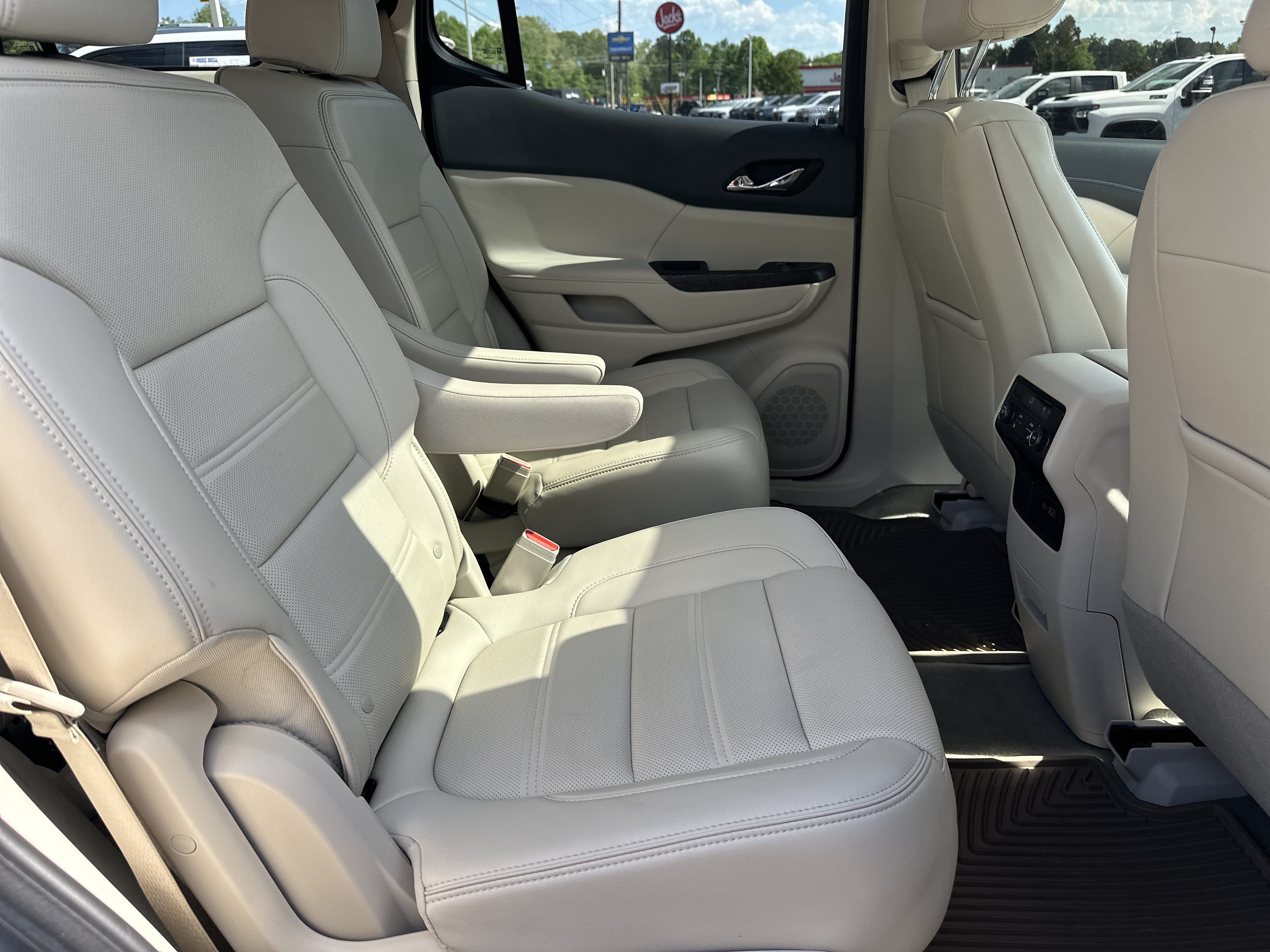 Used 2023 GMC Acadia Denali w/ Denali Ultimate Package FWD image 16