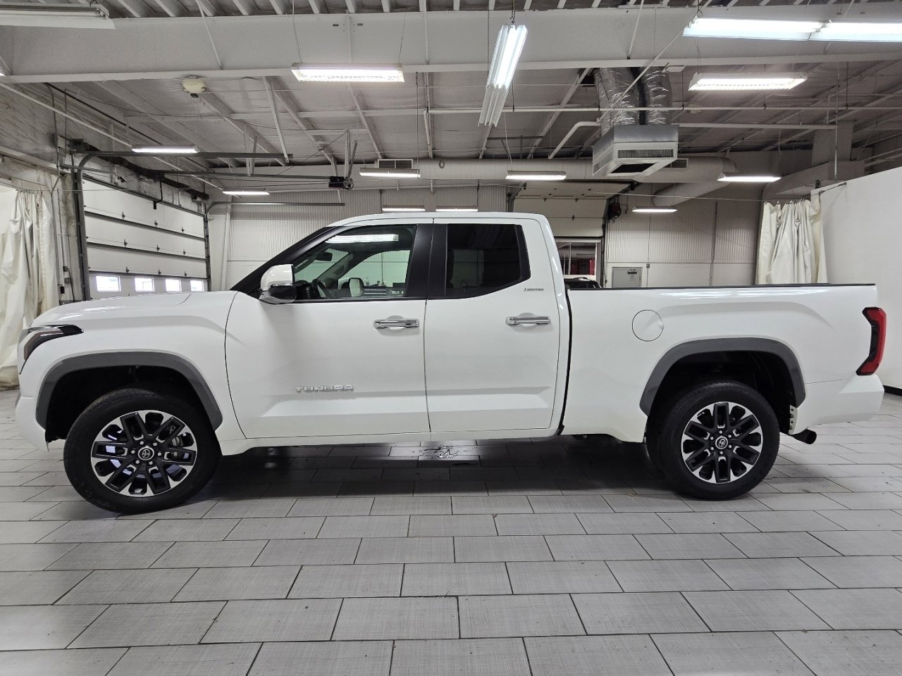 Used 2024 Toyota Tundra Limited image 13