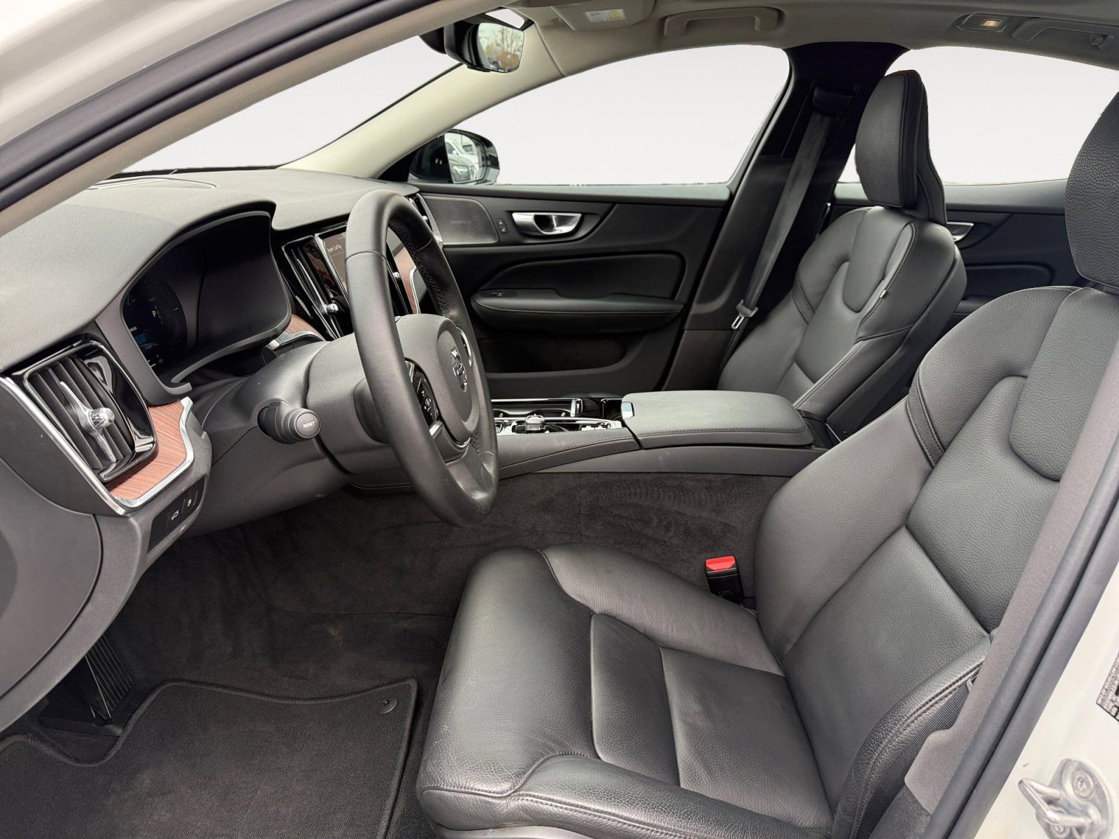 Used 2025 Volvo S60 T8 Plus w/ Climate Package image 9