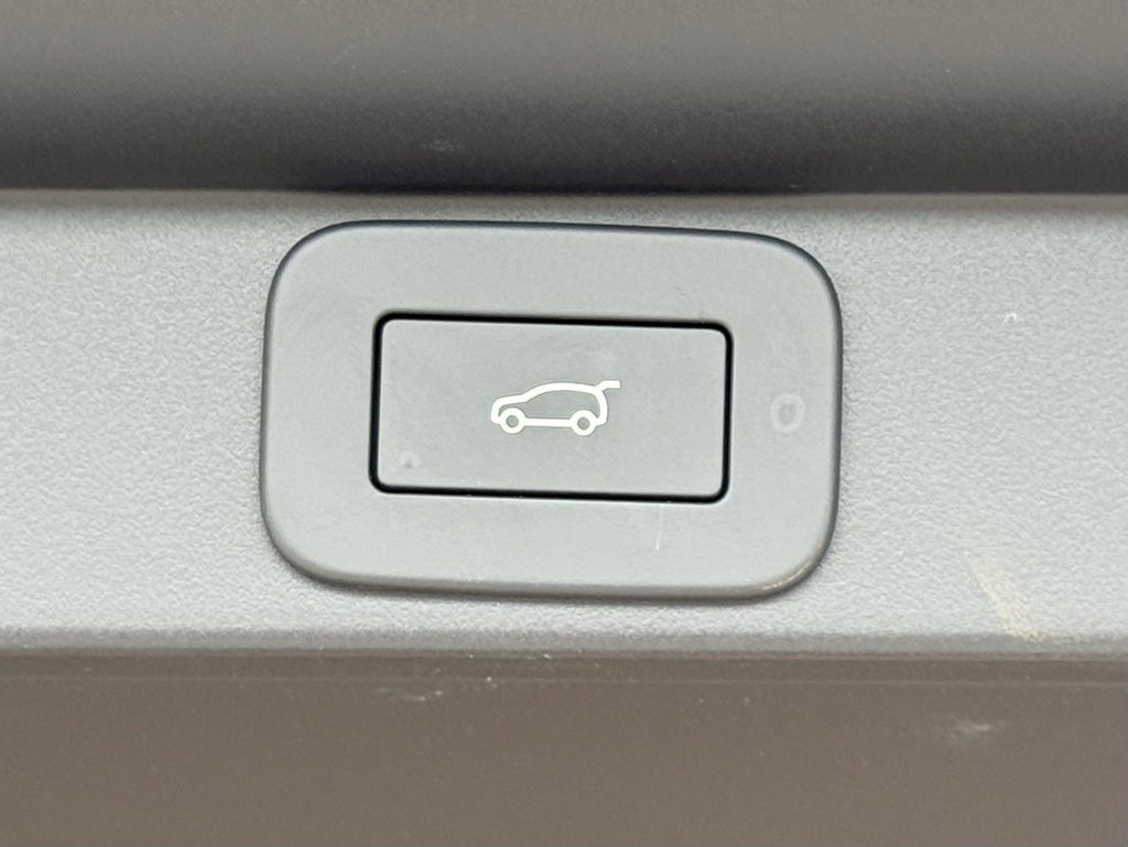 New 2025 Land Rover Range Rover SE image 40