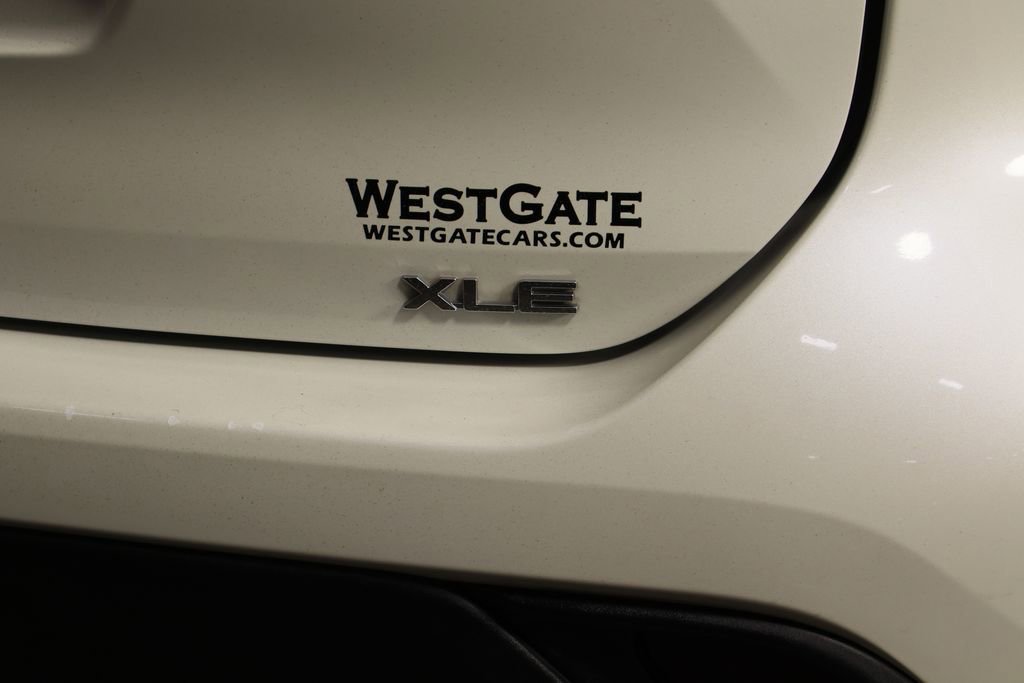 Used 2021 Toyota Highlander XLE image 38