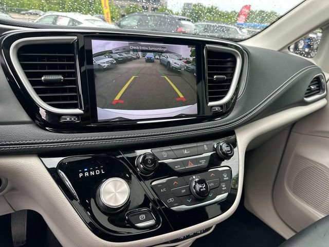 Used 2022 Chrysler Pacifica Touring-L AWD/4WD image 24