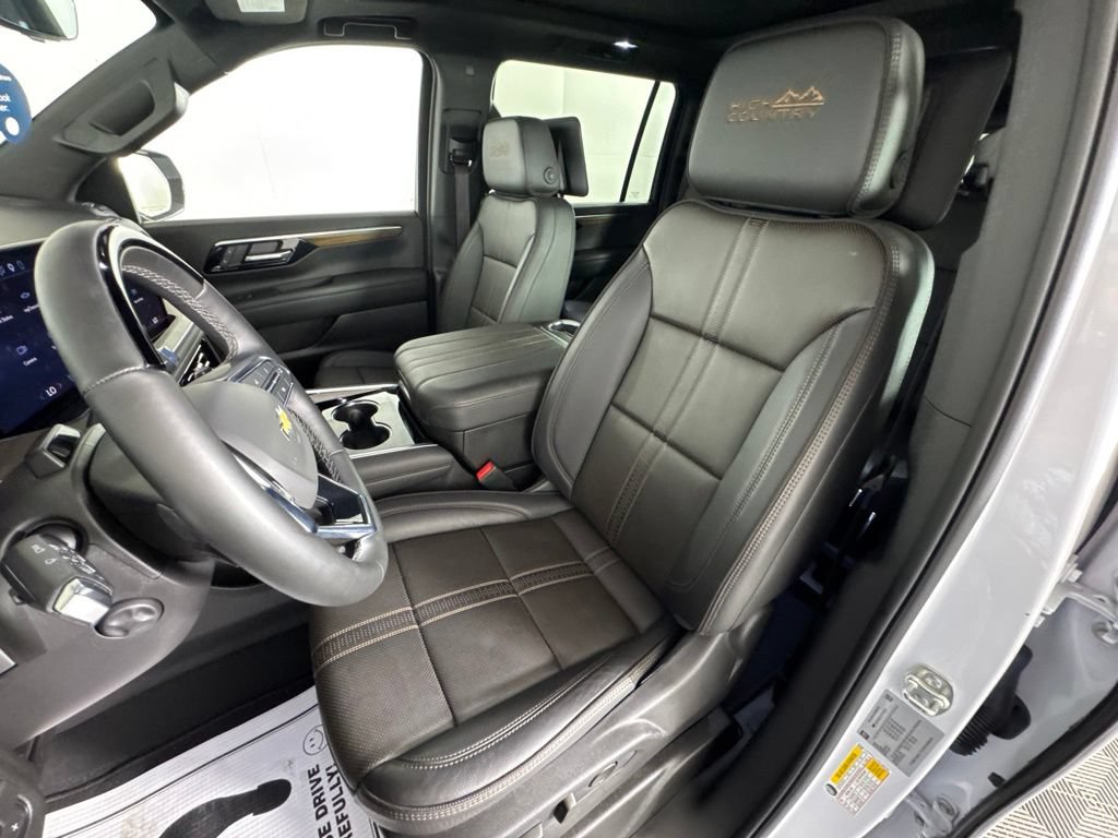 Certified 2026 Chevrolet Suburban High Country AWD/4WD image 38