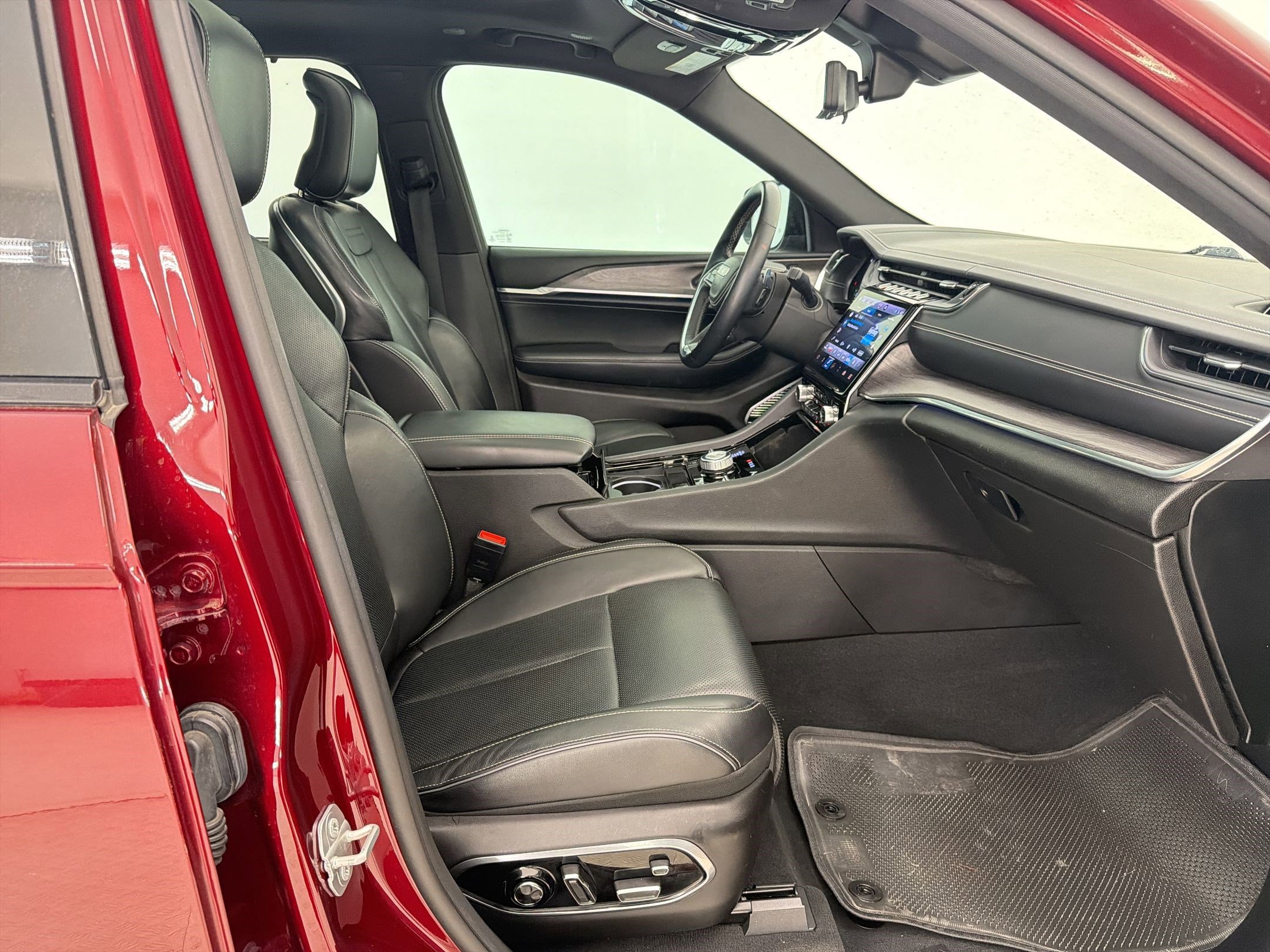 Used 2022 Jeep Grand Cherokee L Overland w/ Luxury Tech Group IV image 29