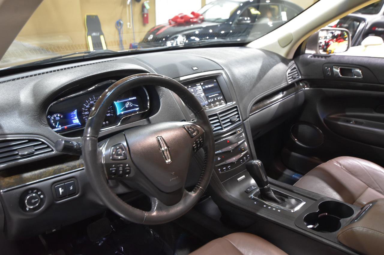 Used 2018 Lincoln MKT AWD w/ Technology Package image 16