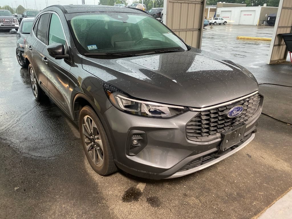 Used 2025 Ford Escape Platinum AWD/4WD image 1