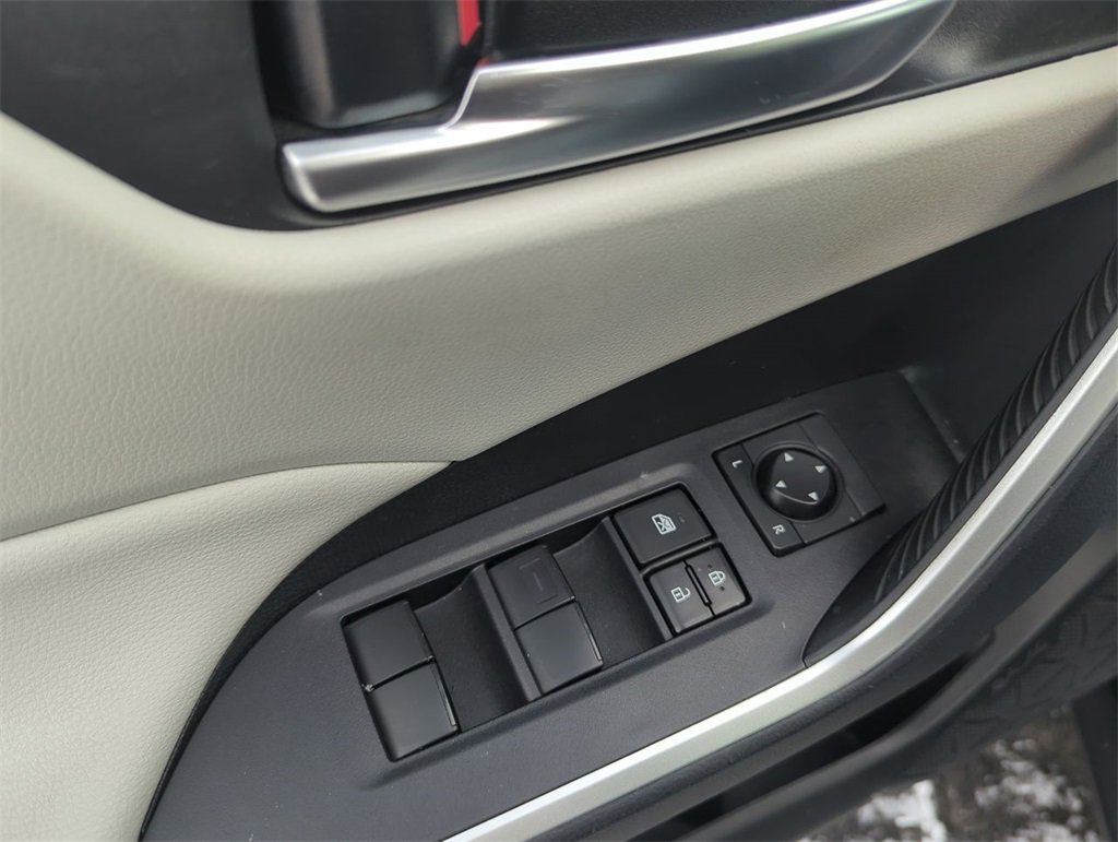 Used 2020 Toyota RAV4 XLE image 19