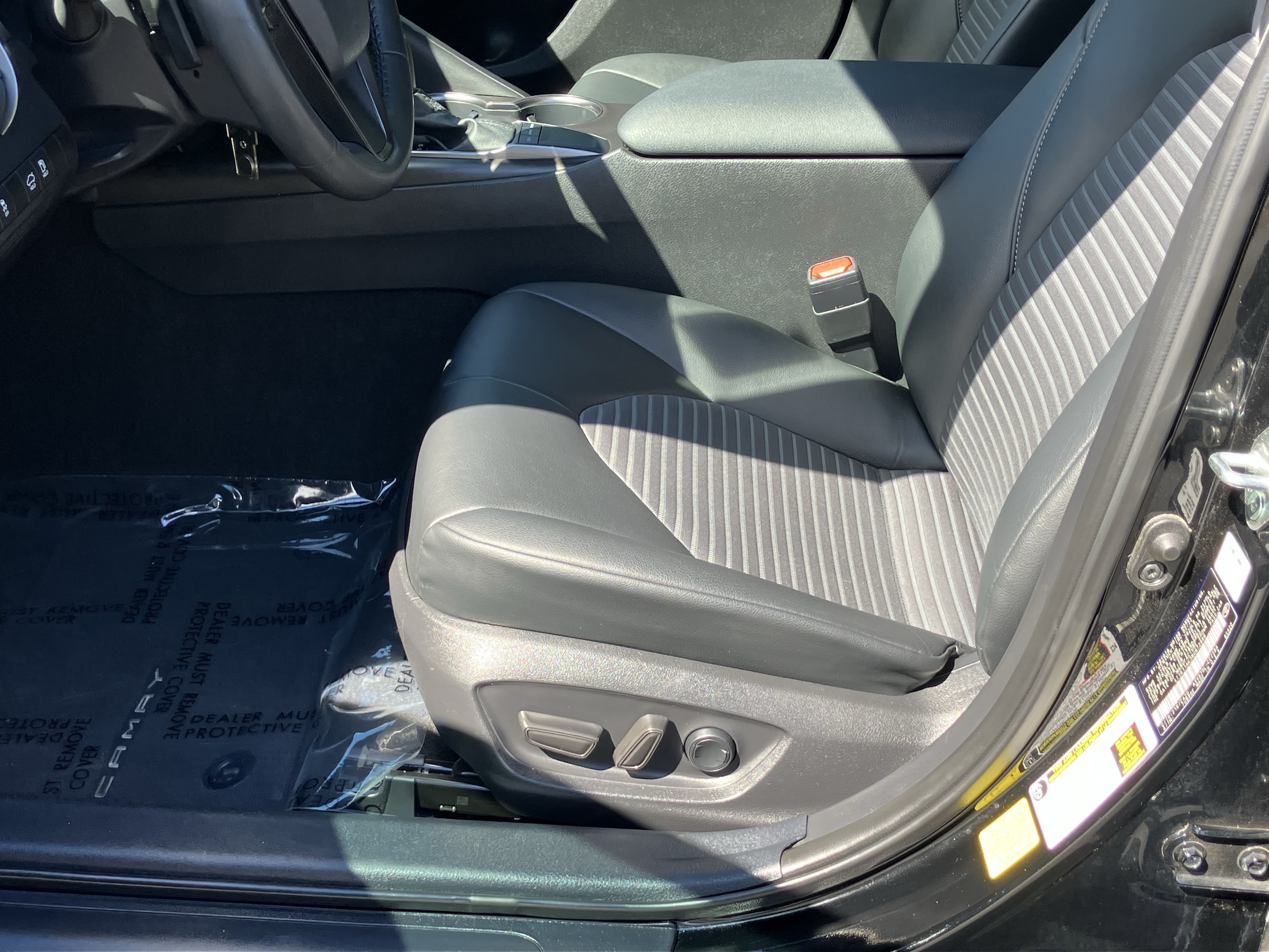 Used 2022 Toyota Camry SE FWD image 17