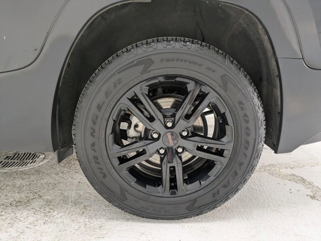 Used 2023 GMC Terrain AT4 image 21