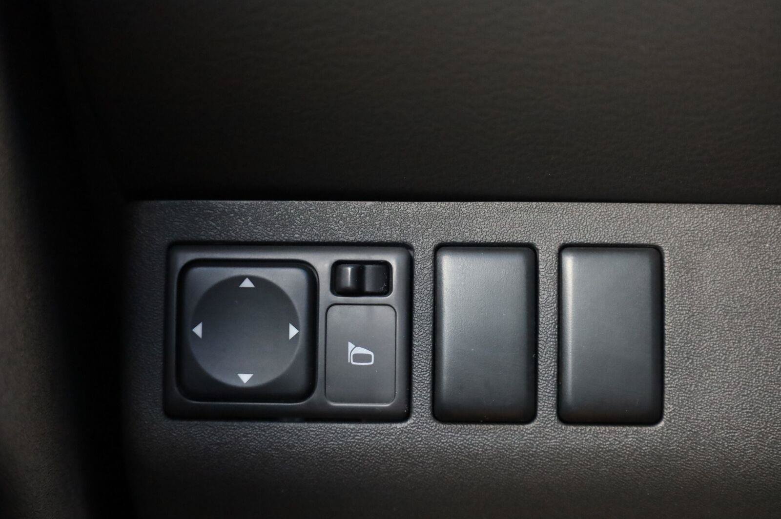 Used 2008 Nissan Pathfinder S AWD/4WD image 33