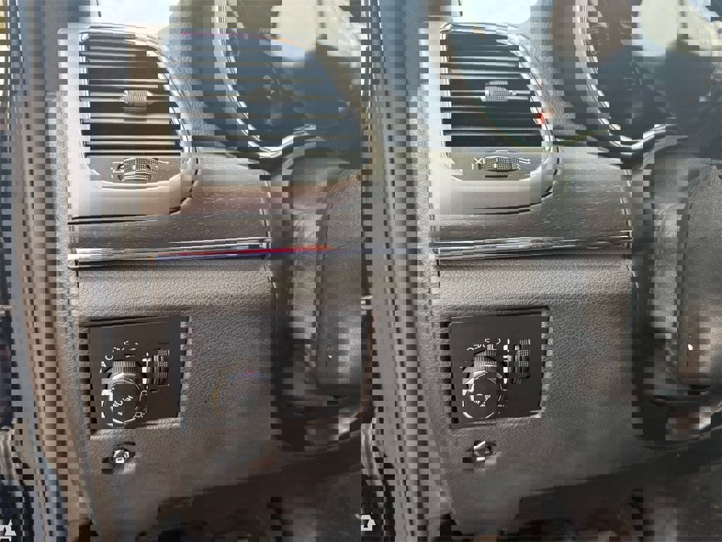 Used 2018 Jeep Grand Cherokee Limited w/ Luxury Group II image 14