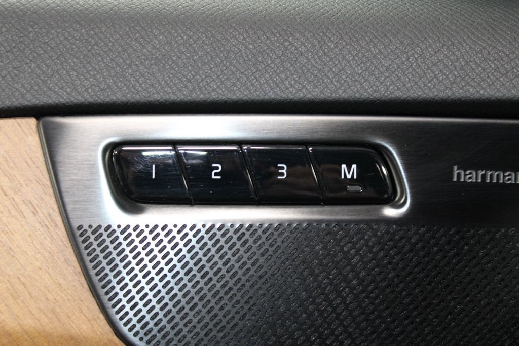 Used 2024 Volvo XC90 T8 Plus w/ Protection Package Premier AWD/4WD image 43