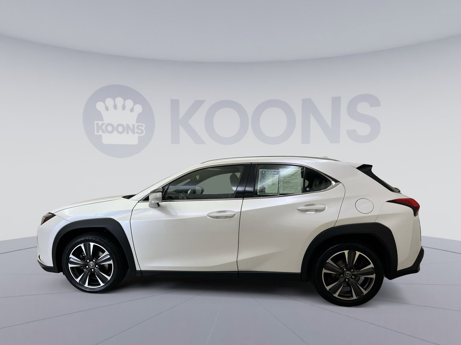 Used 2019 Lexus UX 200 image 2