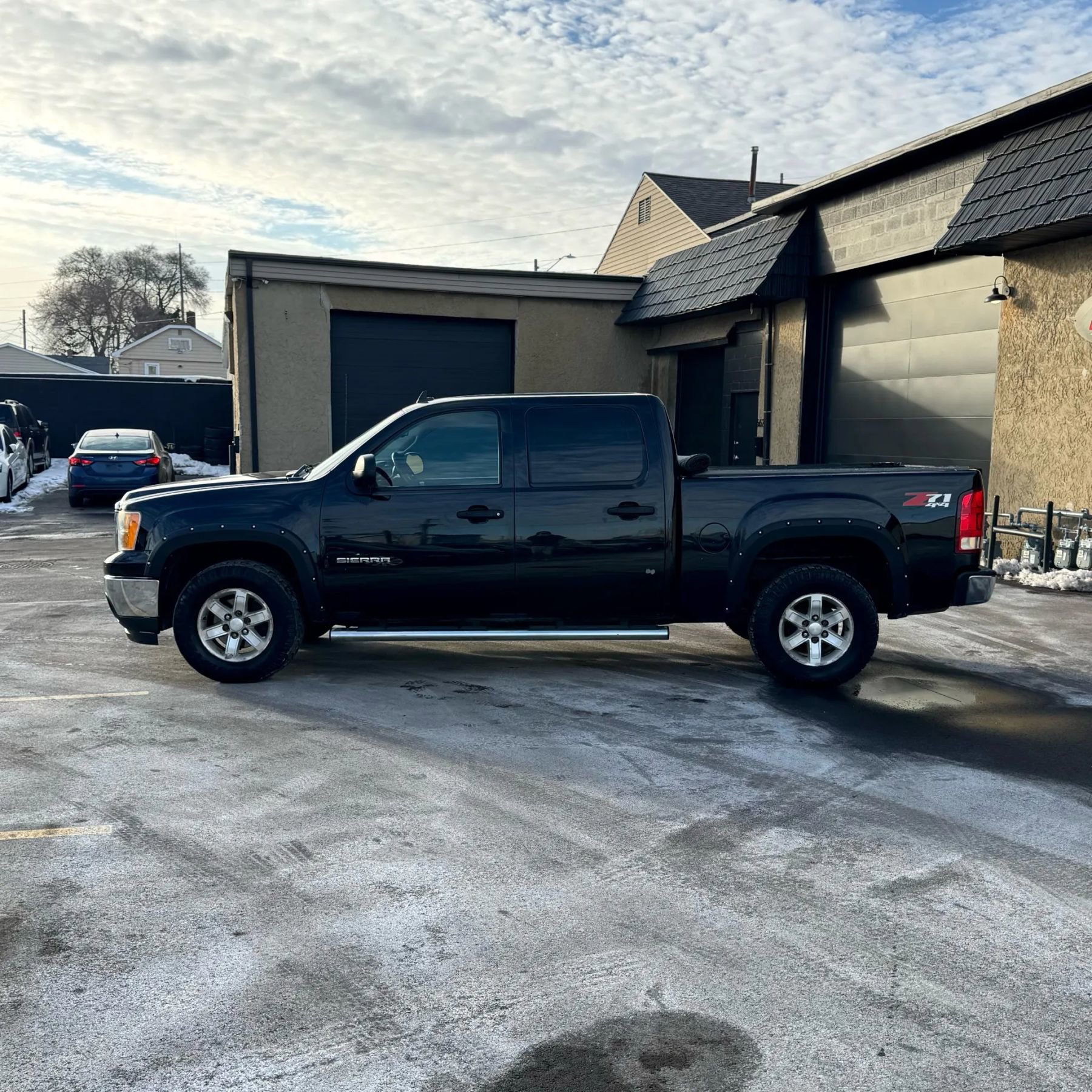 Used 2011 GMC Sierra 1500 SLE w/ Power Tech Package image 13