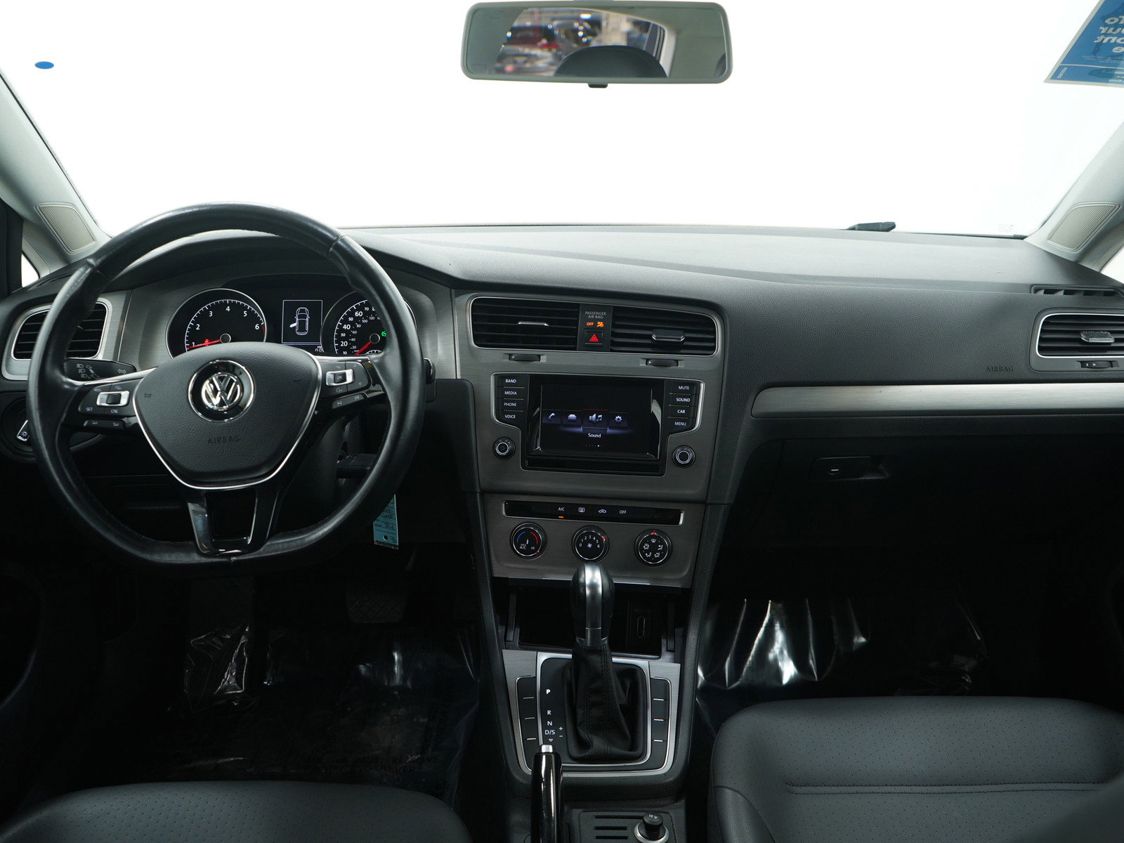 Used 2015 Volkswagen Golf SE image 14