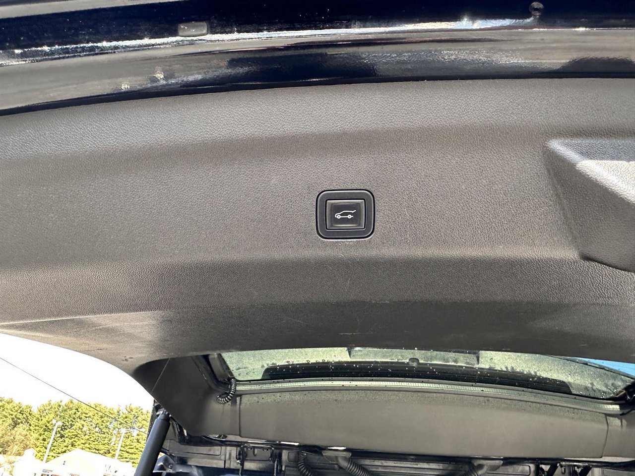 Used 2021 Chevrolet Suburban Premier w/ Premium Package image 25