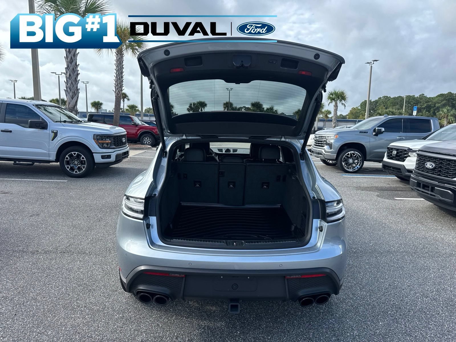 Used 2024 Porsche Macan Turbo AWD/4WD image 5