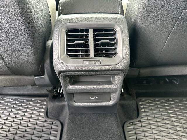 Certified 2025 Volkswagen Taos SE w/ Panoramic Sunroof Package AWD/4WD image 32