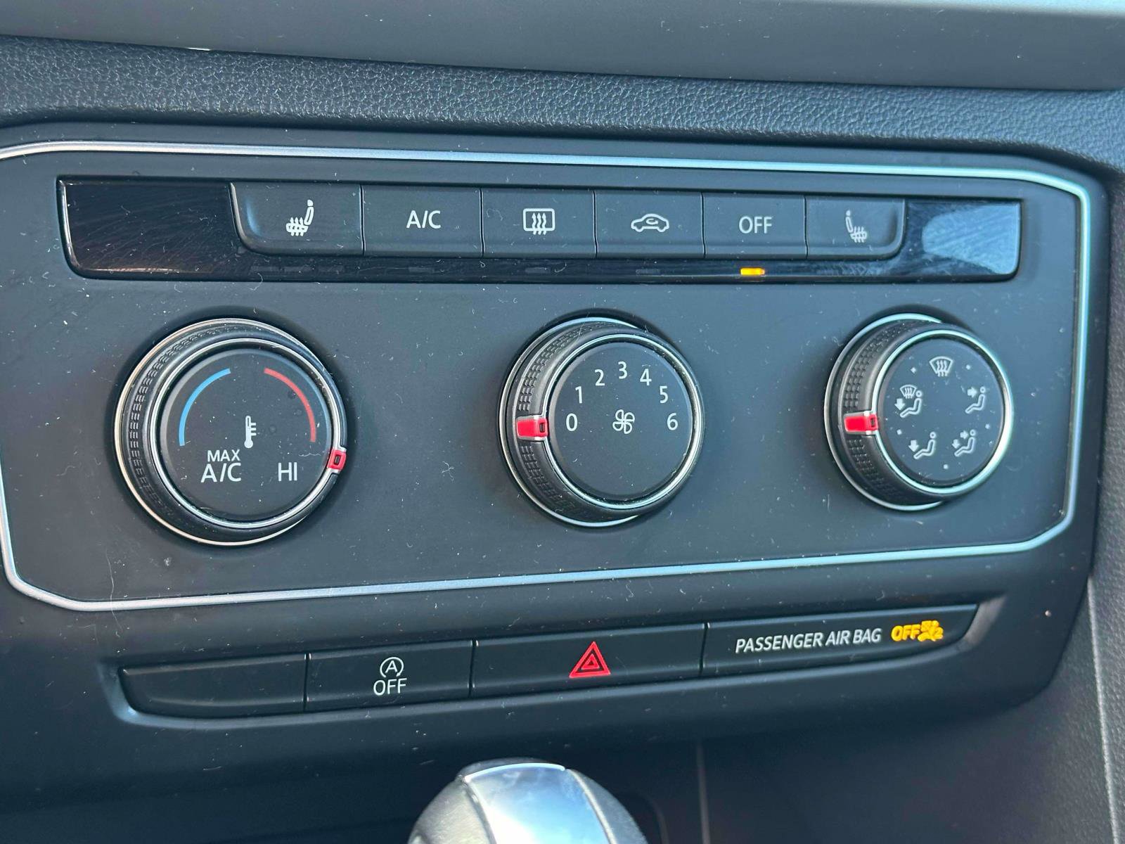 Certified 2022 Volkswagen Atlas Cross Sport SE image 25