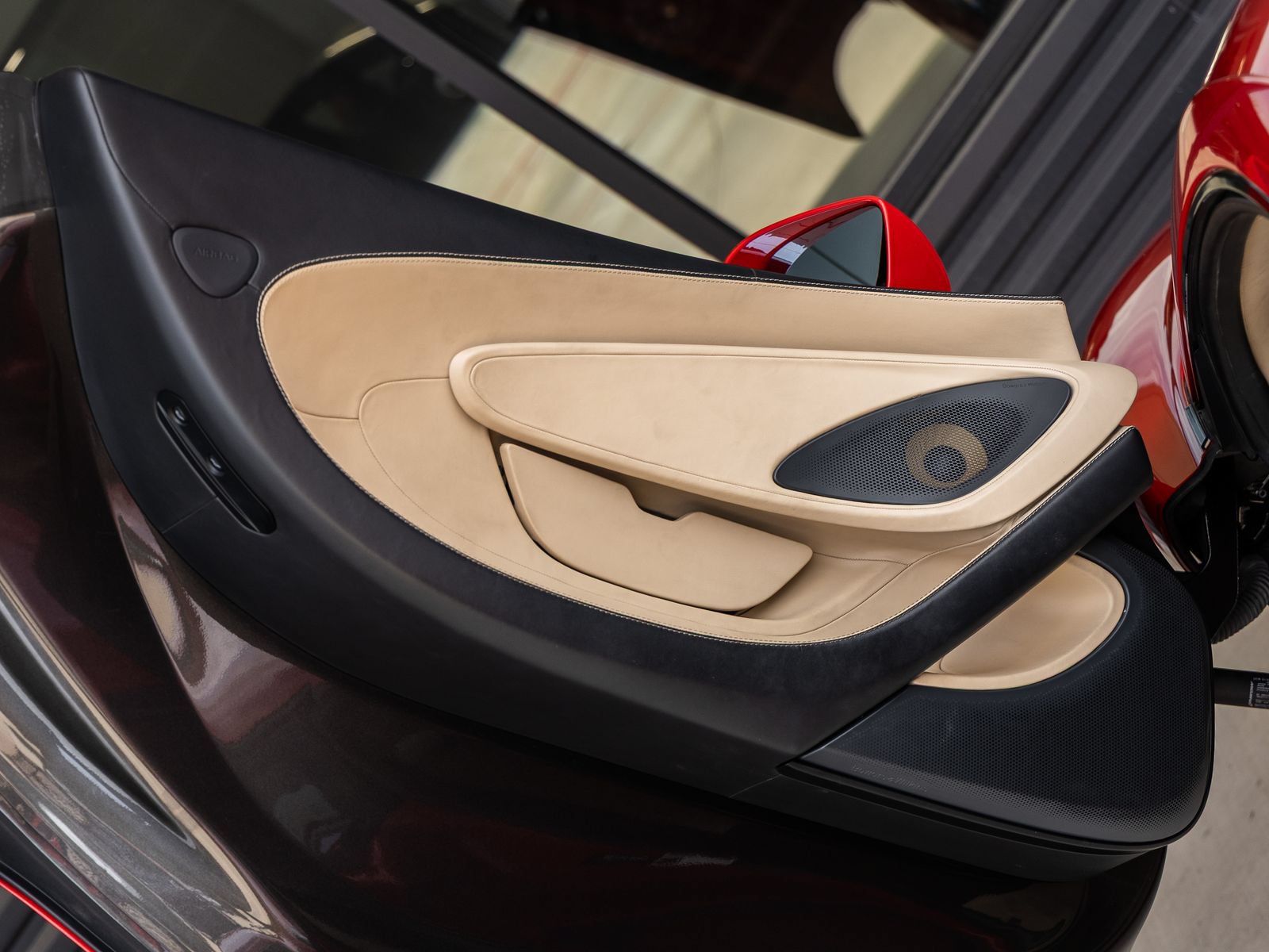Used 2016 McLaren 570S Coupe RWD image 32