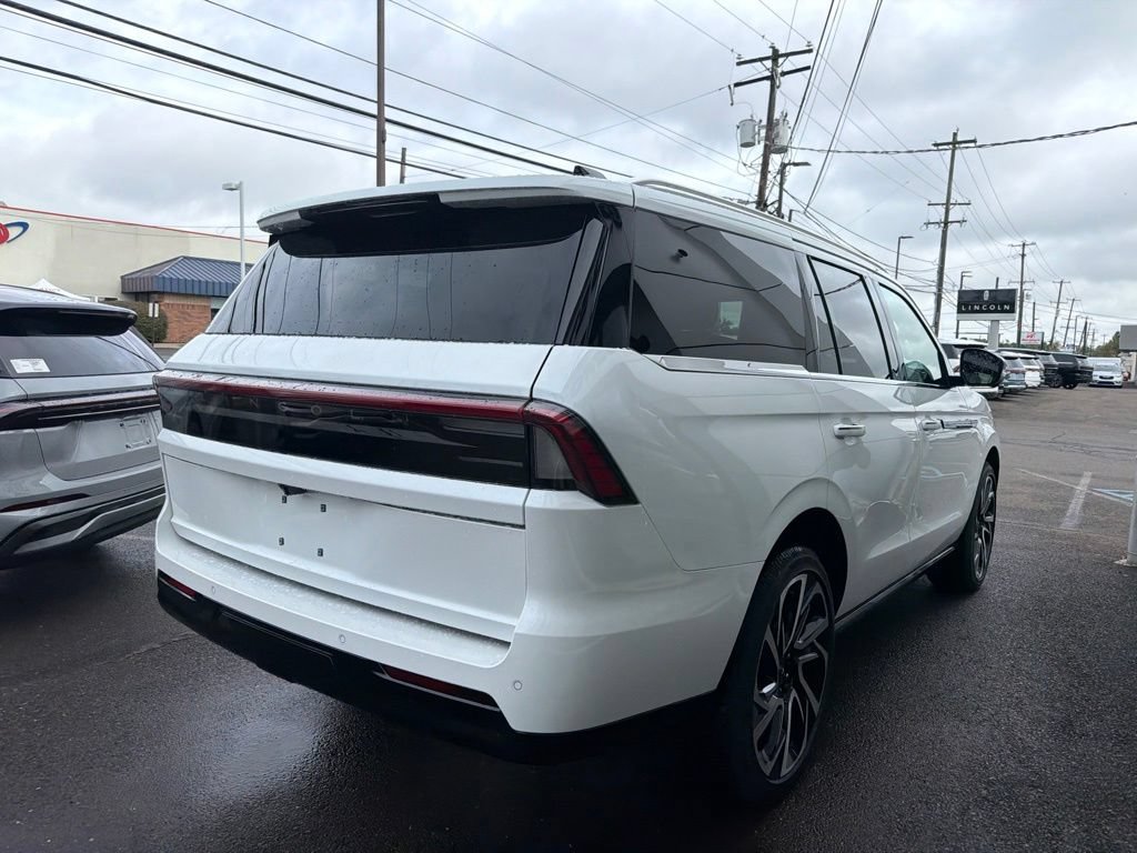 New 2027 Lincoln Navigator Black Label AWD/4WD image 3