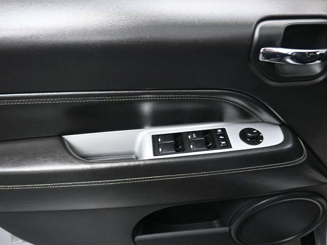 Used 2016 Jeep Compass Latitude image 13