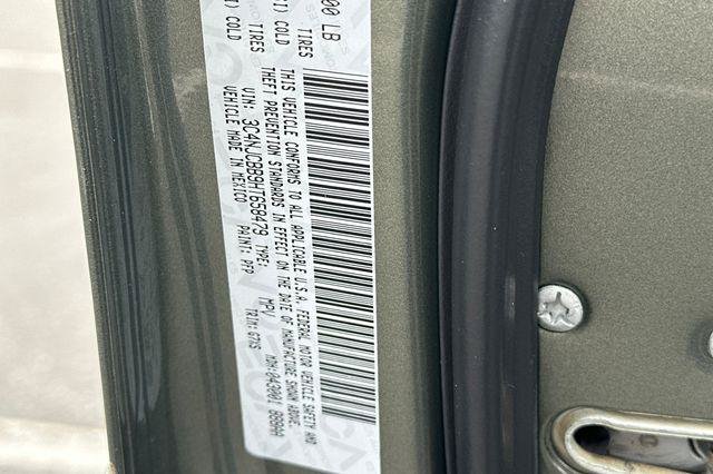 Used 2017 Jeep Compass Latitude FWD image 27