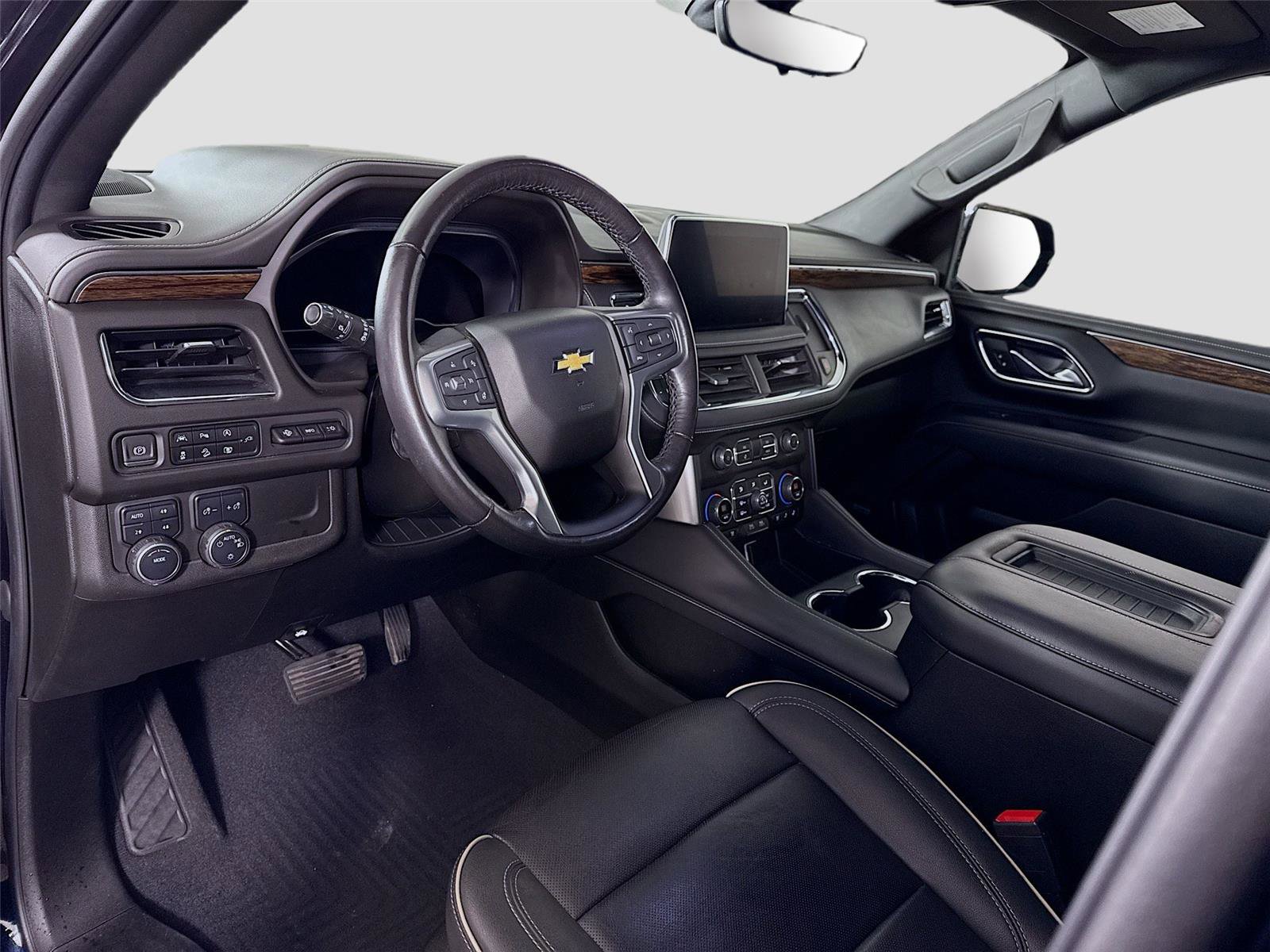 Used 2022 Chevrolet Suburban Premier image 3