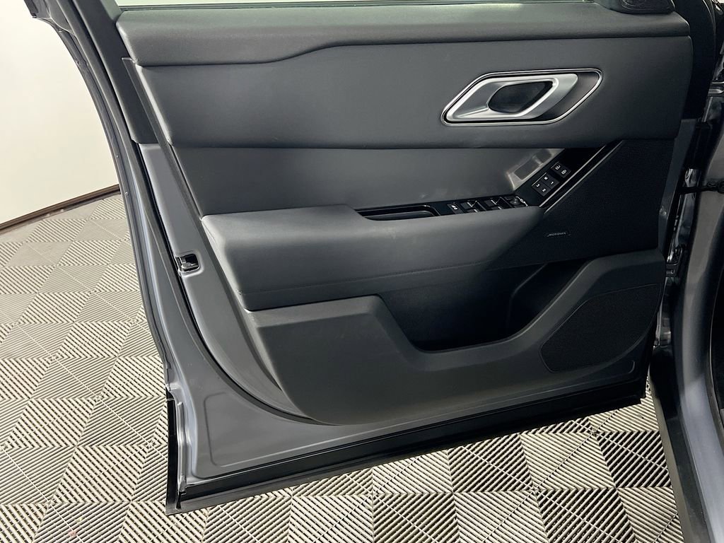 Used 2025 Land Rover Range Rover Velar Dynamic SE image 18